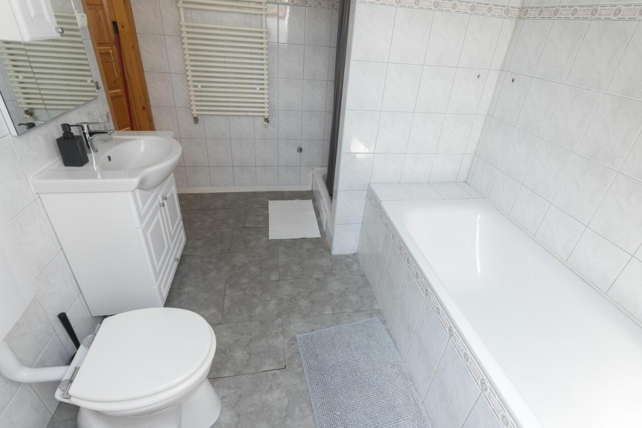 Hi-Bp Garden City Batsanyi Apartment 3 Rooms, Apartment Upstairs Near The City Train With Free Parking Budapeste Exterior foto