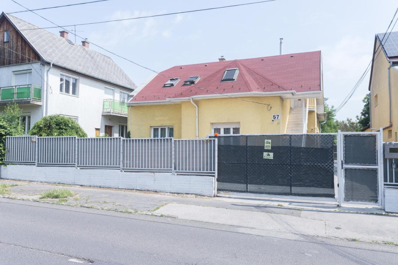 Hi-Bp Garden City Batsanyi Apartment 3 Rooms, Apartment Upstairs Near The City Train With Free Parking Budapeste Exterior foto